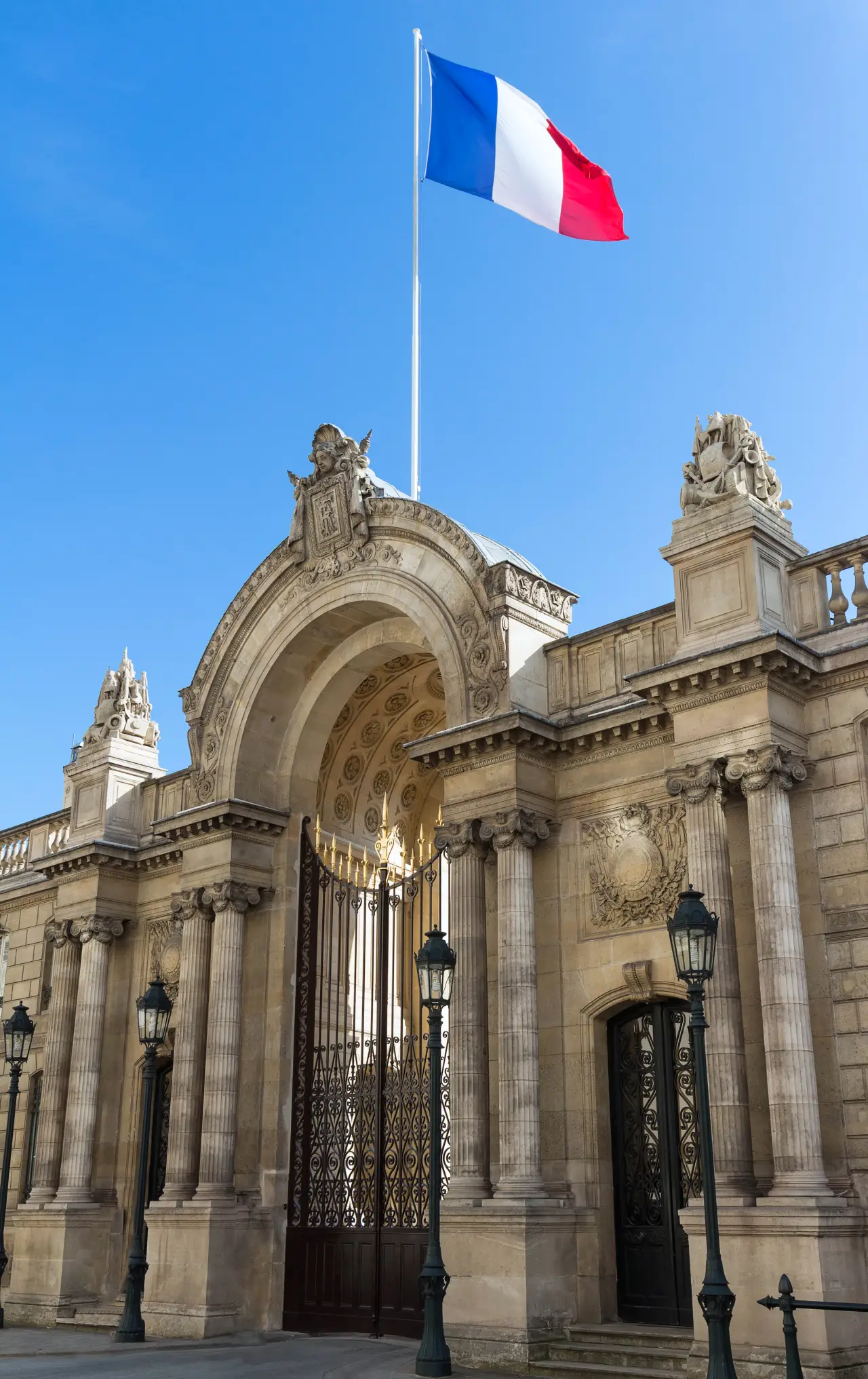 La grille du palais de l’Élysée, rue du Faubourg-Saint-Honoré