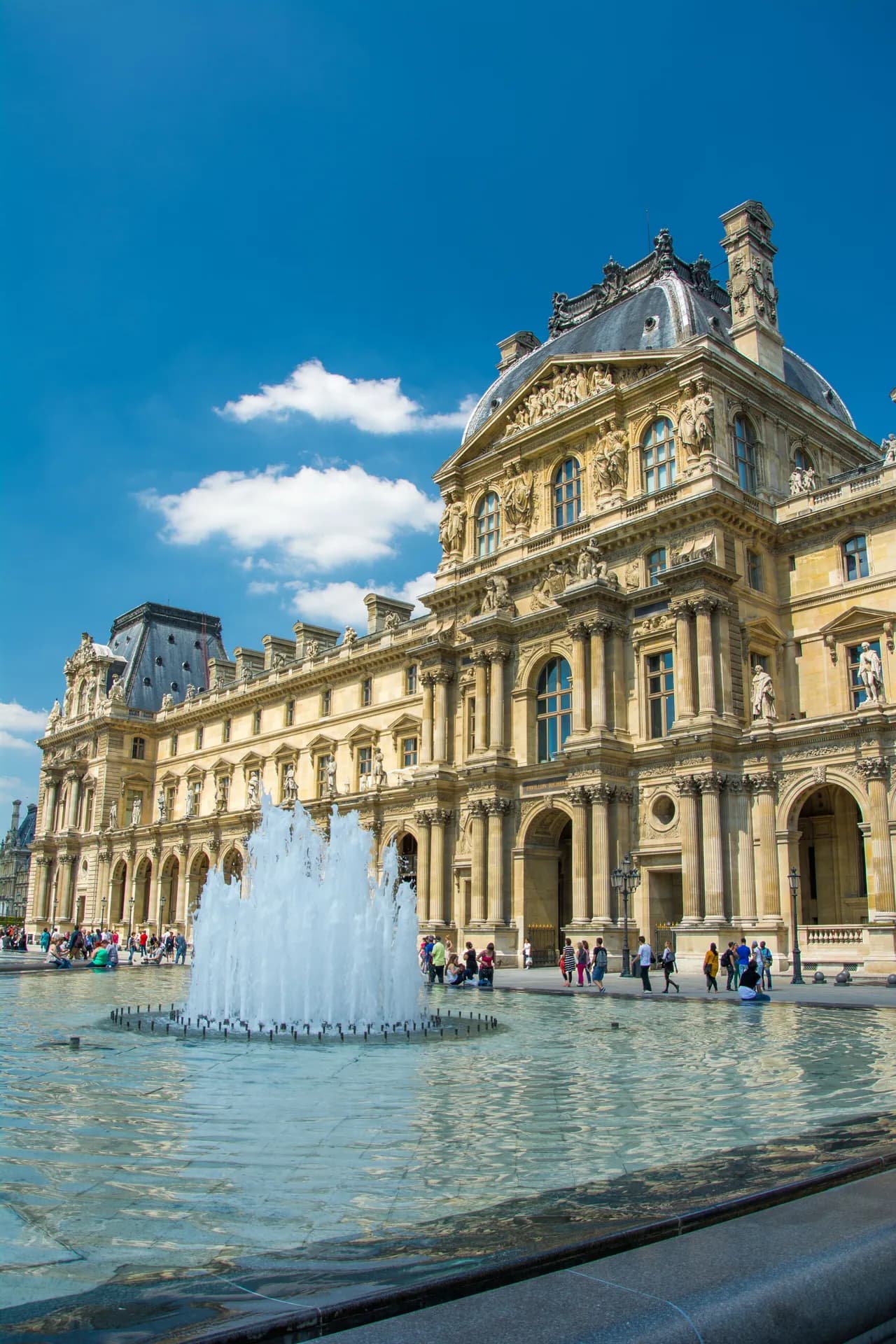 La pyramide du Louvre, Paris