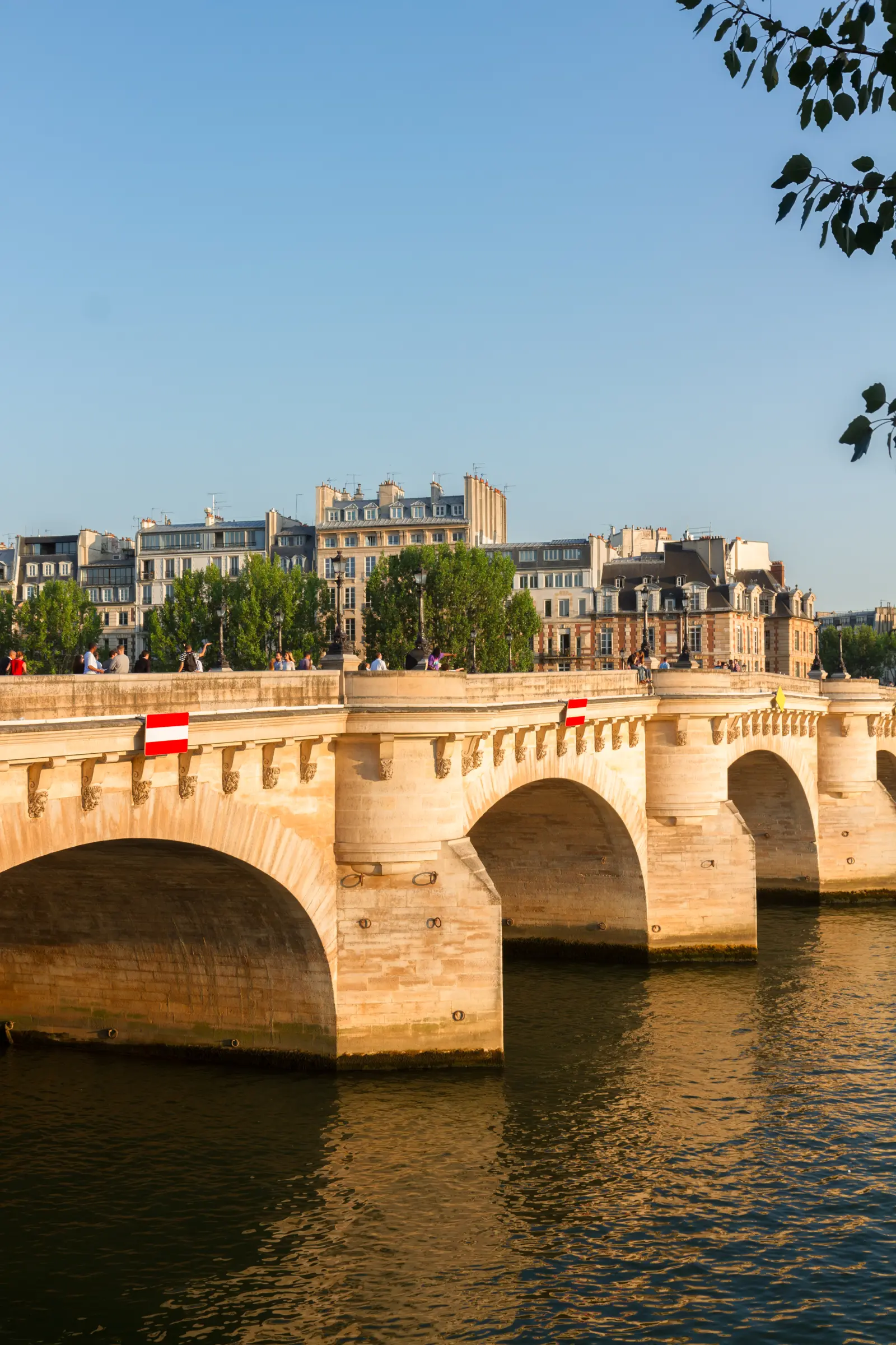 Le Pont Neuf et la Seine un jour d’été, Paris