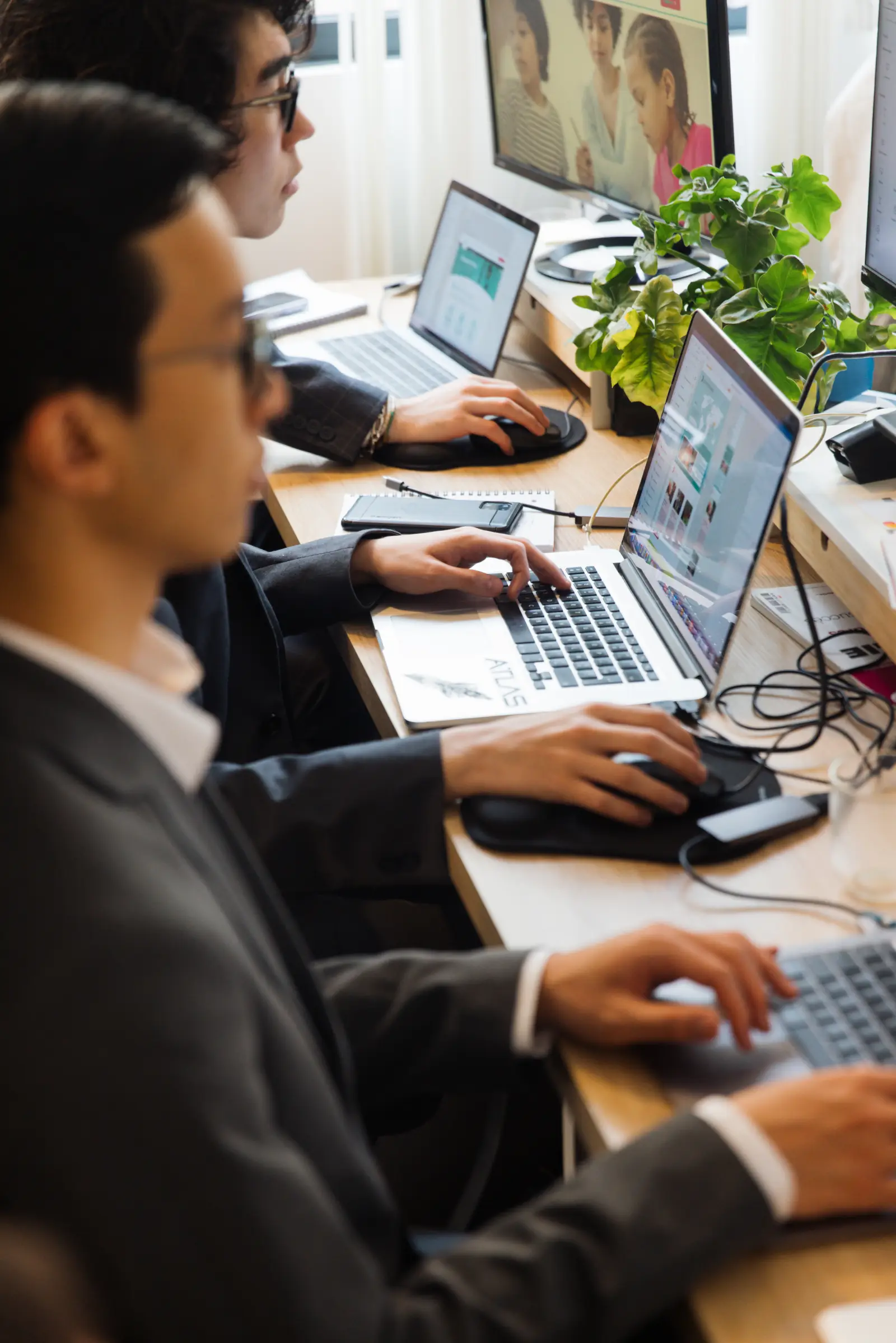 L’équipe CONCILIUM au travail dans les bureaux parisiens